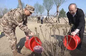 张升民尹力共筑军队纪律重建防线
